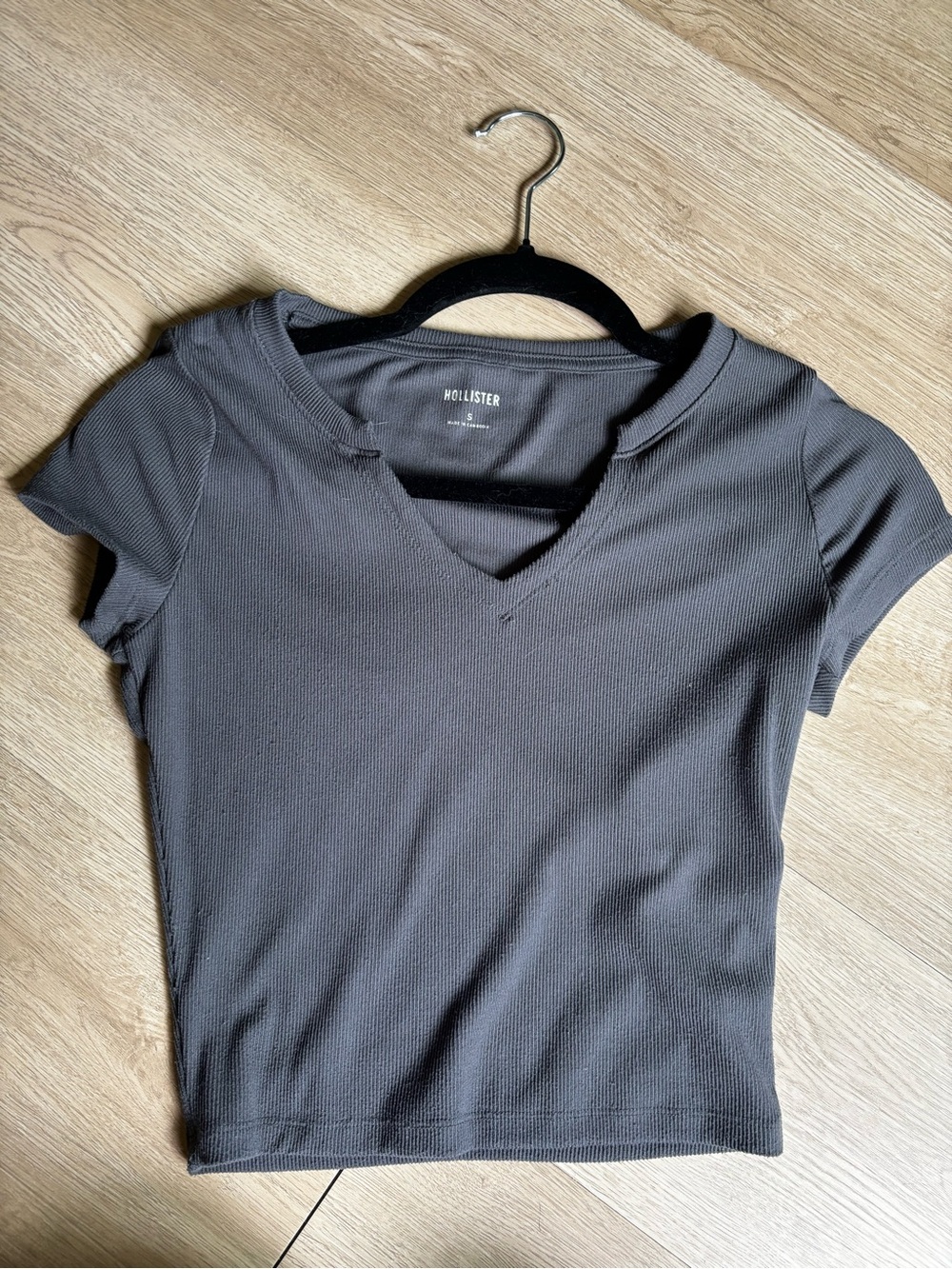 Hollister Women's Charcoal Ribbed V-Neck Tee